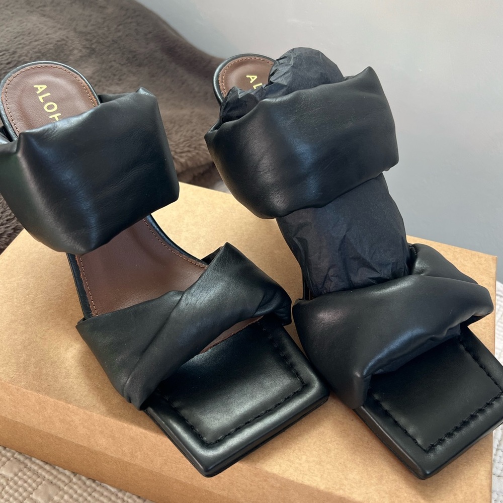 ALOHAS Black Padded Square-Toe Heeled Sandals